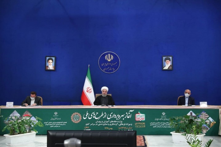 روحانی: واکسیناسیون را از پایان بهمن آغاز میکنیم