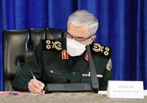 سرلشکر باقری: جنگ تحمیلی عامل استحکام بنیانهای انقلاب شد