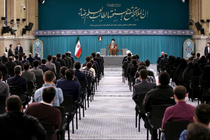استعمارگران در جنگ نرم میخواهند ملت ما را از استعدادشان غافل کنند