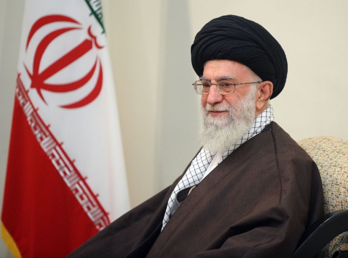مشکلگشایی در همه مسائل با همت بلند، درستاندیشی و توکل به خدا
