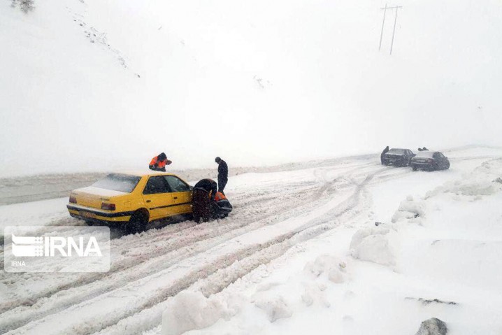 بارش برف و باران در جادههای ۹ استان