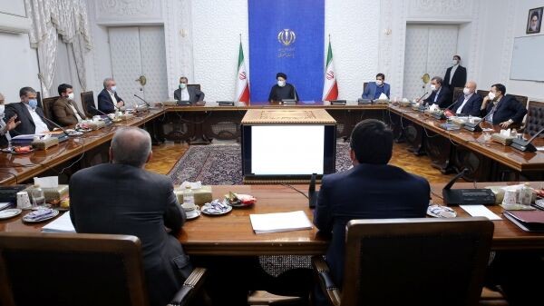 رییسجمهور دستگاههای اجرایی را به پرداخت فوری عیدی بازنشستهها ملزم کرد