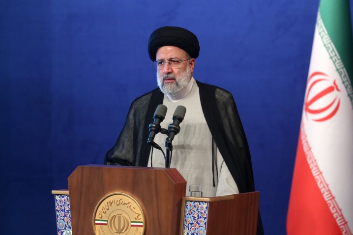 آیتالله رئیسی: کتابخوانی نقش بسیار مهمی در تحلیل سیاسی و اقتصادی دارد