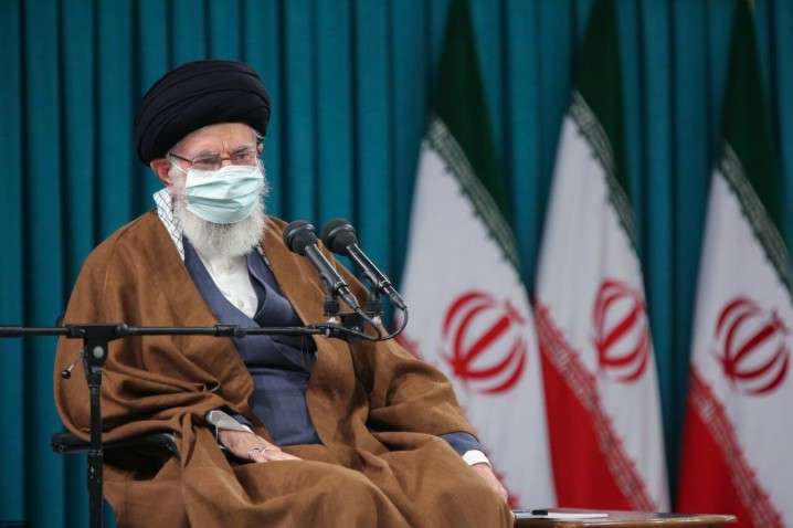 رهبر انقلاب: کشور مطلقاً معطل مذاکرات نشود/ مذاکرهکنندگان انقلابی، مؤمن و پر جدّ و جهدند