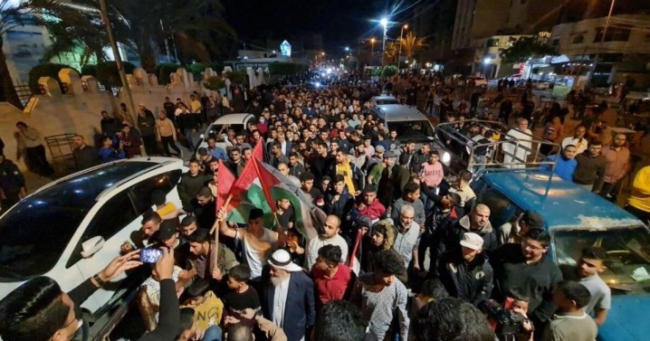 خشم فلسطین از تروریسم دولتی رژیم صهیونیستی / مردم در حمایت از رهبران مقاومت راهپیمایی کردند