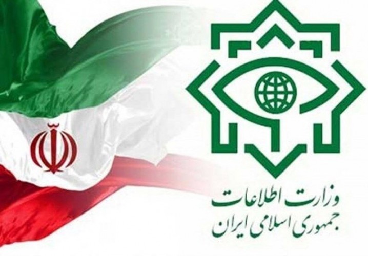 دولت میز مذاکره را ترک نمیکند/ برخی ناخواسته در زمین دشمن بازی میکنند