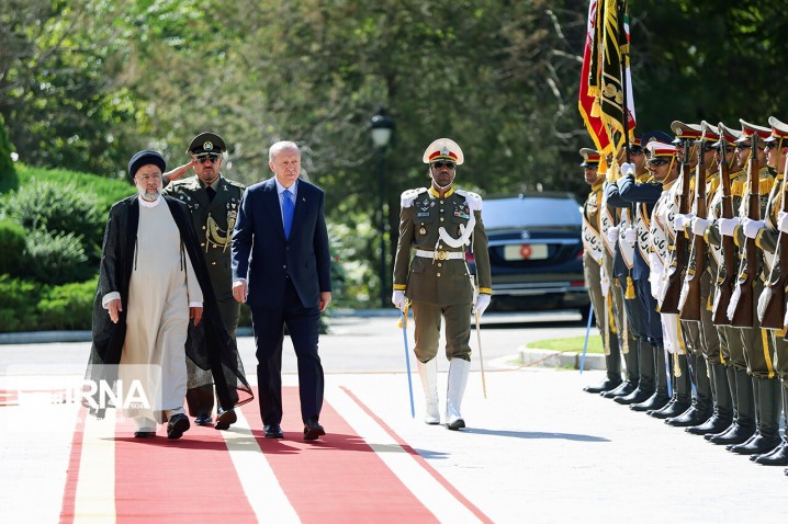 «اردوغان» مورد استقبال رسمی آیتالله رئیسی قرار گرفت
