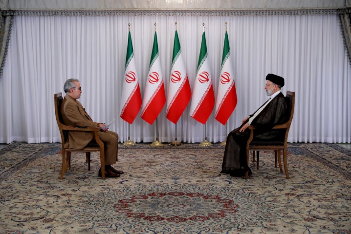 بازتاب هفتمین گفت وگوی زنده تلویزیونی آیت الله رئیسی با مردم در رسانههای عربی زبان