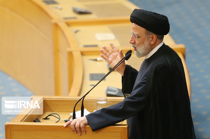 رئیسی: از کسانی که نمیگذارند رسانههای دشمن جای حق و باطل را عوض کنند سپاسگزارم