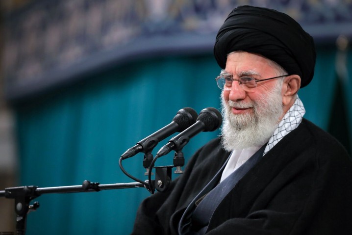 مدارس، دانشگاهها و صداوسیما مخاطبان اصلی «اقیموا الصلوة» هستند