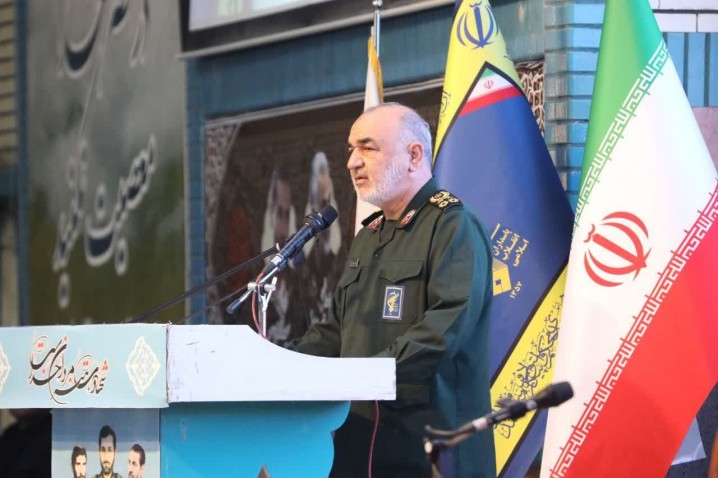 سردار سلامی: تحریمهای ایران هر کشور دیگری را متلاشی میکرد
