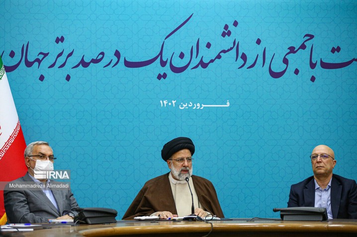 رئیس جمهور: دانشمندان علاوه بر تلاشهای علمی برای رفع مشکلات کشور راهکار ارائه کنند