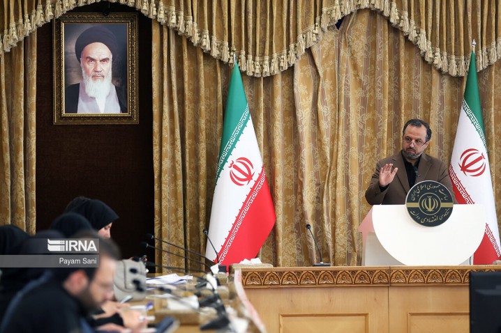 خاندوزی: بسته سیاستهای ۱۰ گانه مهار تورم و رشد تولید امروز ابلاغ میشود