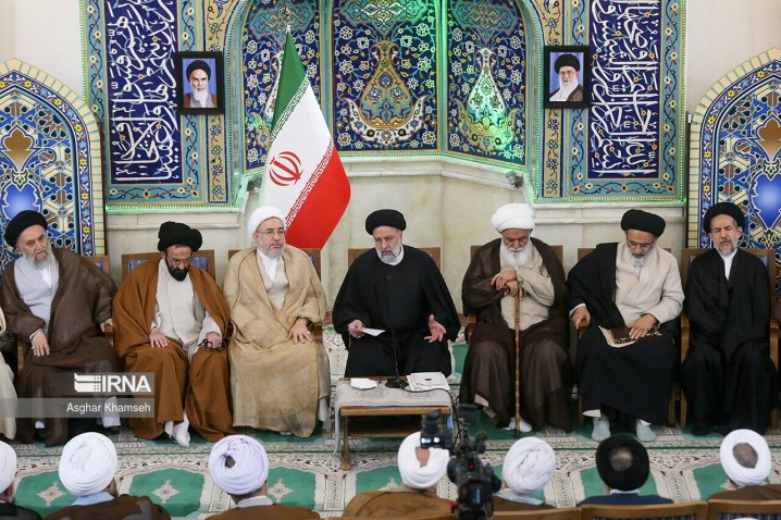 آیتالله رئیسی: بیانیه گام دوم چراغ راه دولت و دولتمردان است