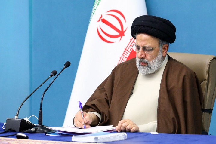 آیتالله رئیسی: قهرمانی وزنهبرداران توانمندی فرزندان این مرز و بوم را به نمایش گذاشت