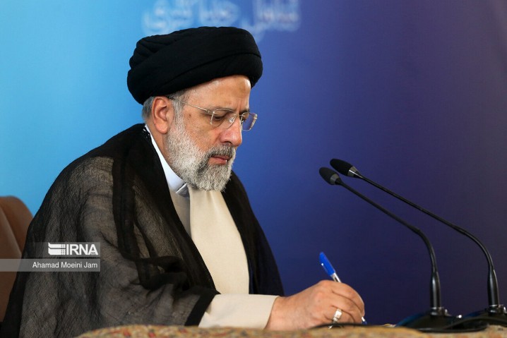 رئیسی قهرمانی تیم کشتی آزاد نوجوانان در رقابتهای جهانی را تبریک گفت