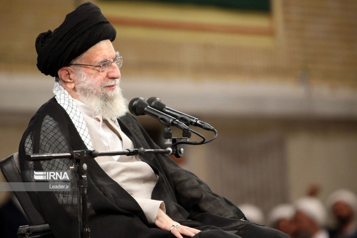 دیدار کارکنان و خانوادههای ناوگروه ۸۶ ارتش جمهوری اسلامی ایران با رهبر انقلاب