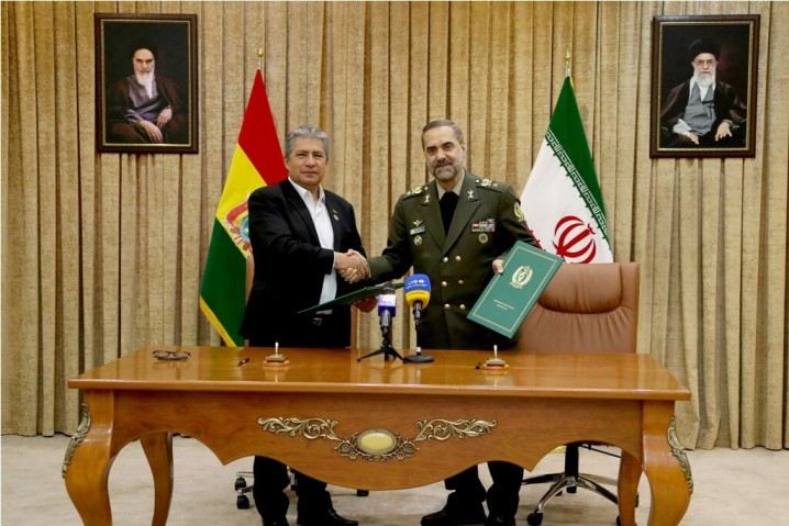 وزرای دفاع ایران و بولیوی تفاهمنامه همکاری دوجانبه امضا کردند