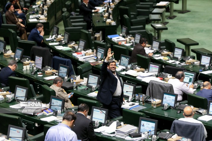 اختلال در سامانههای مجلس/ رای گیری با قیام و قعود انجام شد
