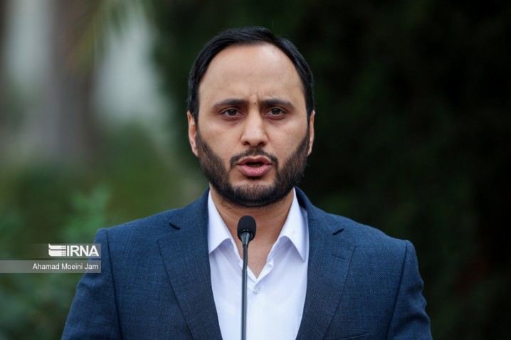 بهادری جهرمی: بنزین گران نمیشود
