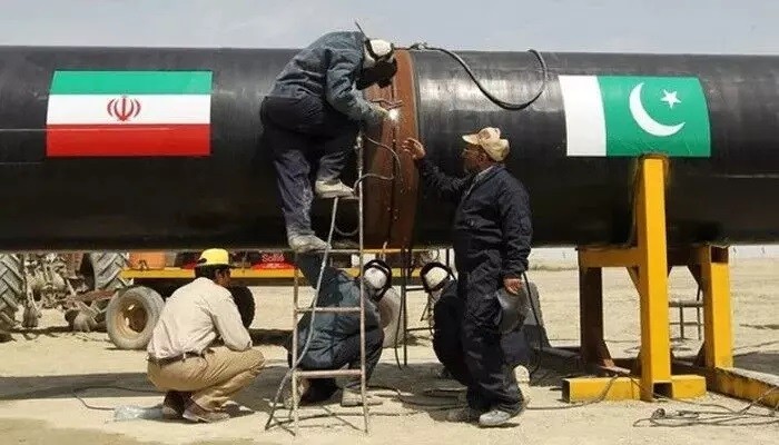 پاکستان از گوادر به مرز ایران خط لوله میکشد