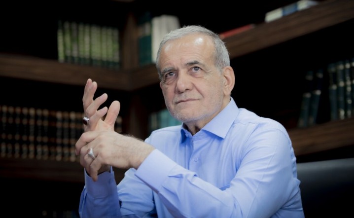 ادامه دیدارها با رئیسجمهور منتخب؛ دولتمردان سیزدهم به پزشکیان گزارش دادند