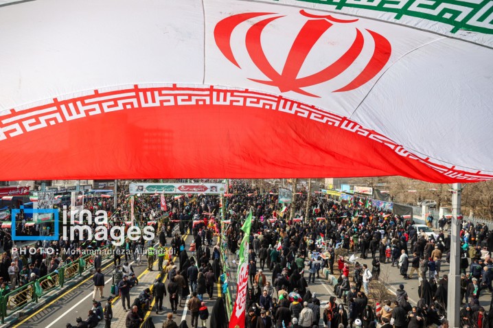 پزشکیان: حضور حماسی مردم در ۲۲ بهمن به قدمهای خادمان ملت استواری بخشید