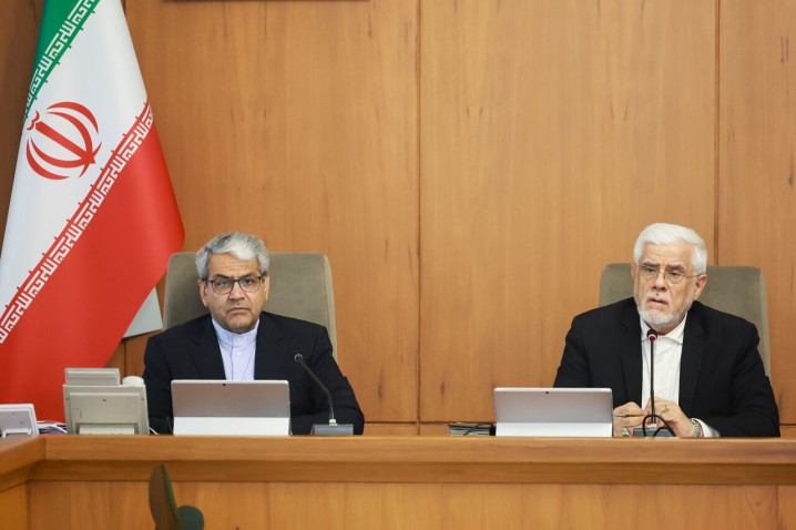 عارف: مواضع شخصی افراد ربطی به دولت ندارد