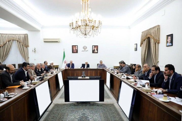 عارف: بازسازی منازل آسیبدیده در جنگ باید سرعت بیشتری بگیرد