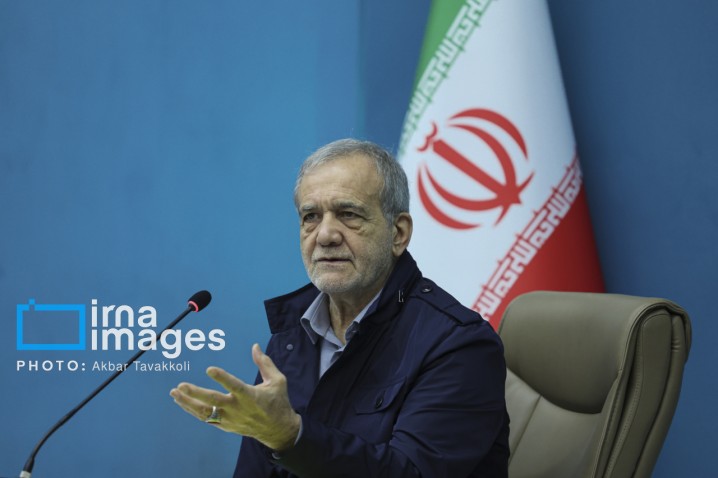 پزشکیان: کمبودها و نارسایی‌ها با مشارکت مردم و تکیه بر جوانان قابل حل است