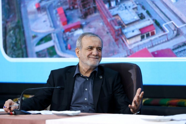 سفر استانی پزشکیان به لرستان؛ از عدالت منطقه‌ای تا احیای سرمایه اجتماعی