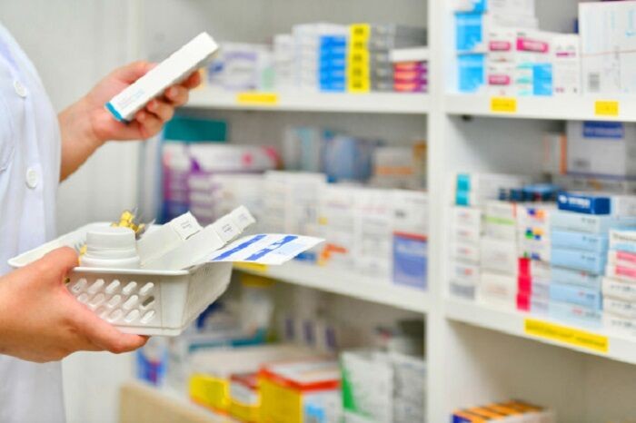 تبعات افزایش قیمت دارو بدون اطلاع بیمه‌های پایه، گریبانگیر مردم می شود