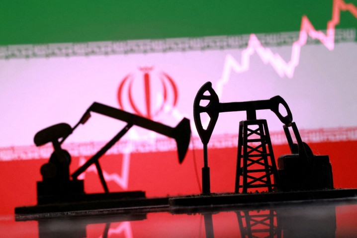 تانکر ترکرز ادعای ترامپ را رد کرد؛ تولید نفت ایران می تواند ادامه پیدا کند