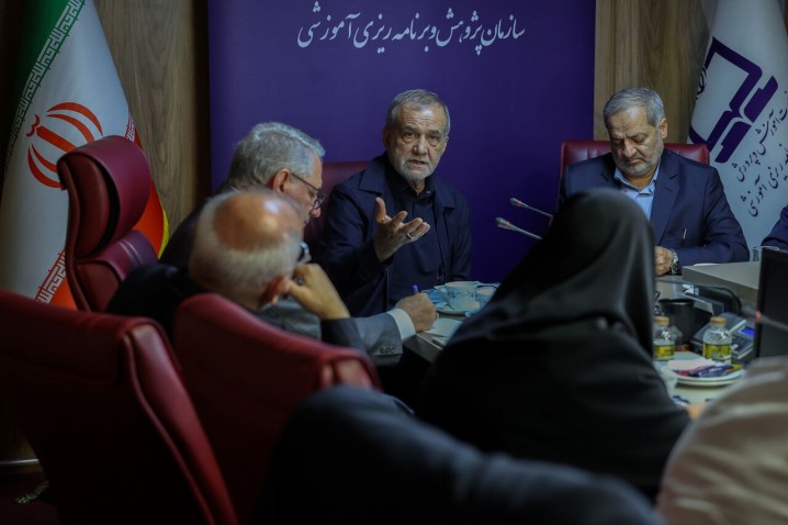 پزشکیان: نباید به بهانه جنگ، کشور را در وضعیت نیمه‌ تعطیل قرار دهیم