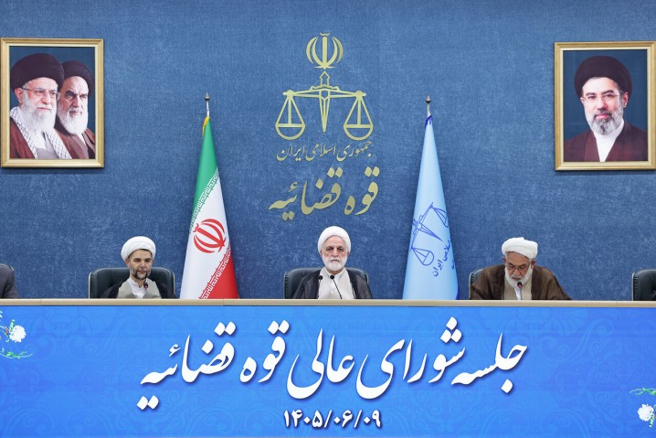 رئیس قوه قضاییه:ملت و مسئولان با وجود همه توطئه‌های دشمنان متحد هستند