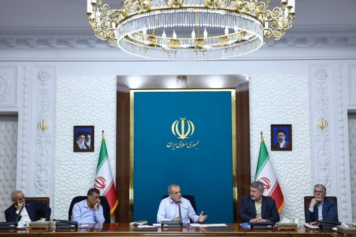 رئیس‌جمهور: امروز از واردات بنزین بی‌نیاز شده‌ایم
