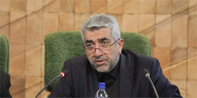 روی همه بامهای یزد در کنار بادگیرها پنل انرژی خورشیدی نصب شود