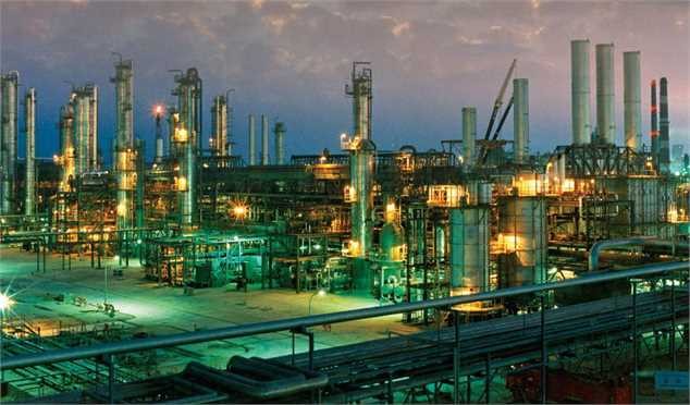 بازنگری قیمتگذاری خوراک پتروشیمیها برای رقابتپذیری و جذب سرمایه