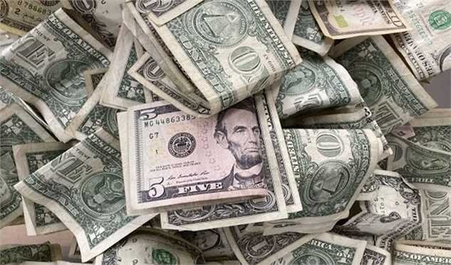 دلار در صرافیها زیر نرخ مرکز مبادله خریداری میشود