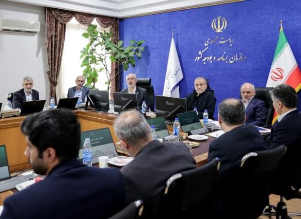 نگذاریم مردم زیر چرخ فشار‌های اقتصادی خرد شوند