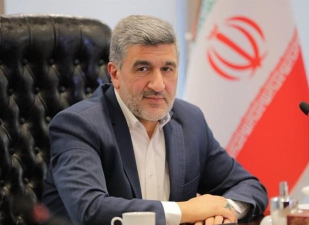 وزیر اقتصاد کاملاً پای بازار سرمایه ایستاده است