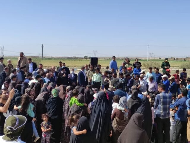 بازدید هوایی رئیسی از زایندهرود و تالاب گاوخونی/گفتگو با اهالی و کشاورزان روستای قلعهبالا