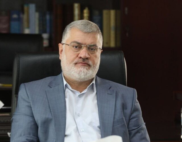 تمدید دورکاری کارکنان دستگاههای اجرایی استان تهران با ۳۰ درصد ظرفیت تا ۴ تیرماه/ فعالیت بانکها با حداقل ٥٠ درصد شعب کشیک چرخشی