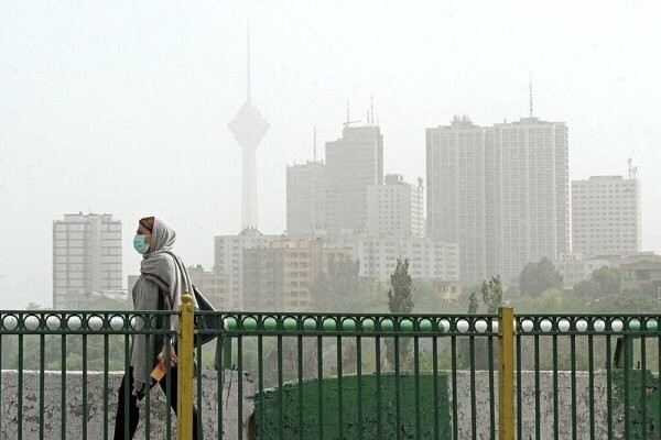 وضعیت هوای تهران نارنجی و هوا آلوده است