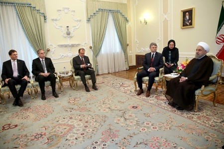 روحانی: گسترش روابط با کشورهای دوست اساس سیاست خارجی دولت یازدهم است