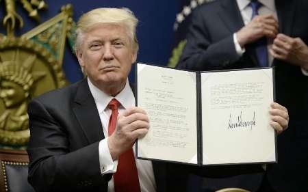 رویترز: واشنگتن پرونده دارندگان گرین کارت را بررسی خواهد کرد
