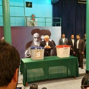 ظریف: وام دار مردم ایرانیم که اقتدار، امنیت و سربلندی ایران را تضمین کردند