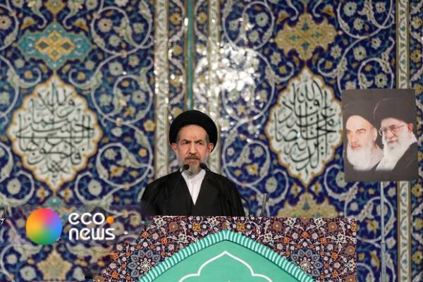 ریشه تورم ناترازی بودجه است؛ با مردم سخن بگوییم