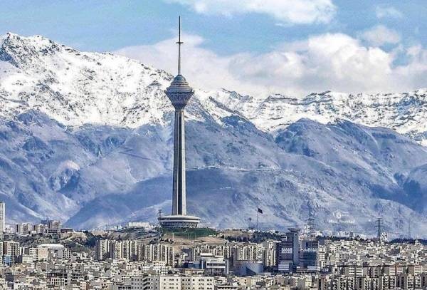 وزش باد بجای مسئولان به داد تهران رسید