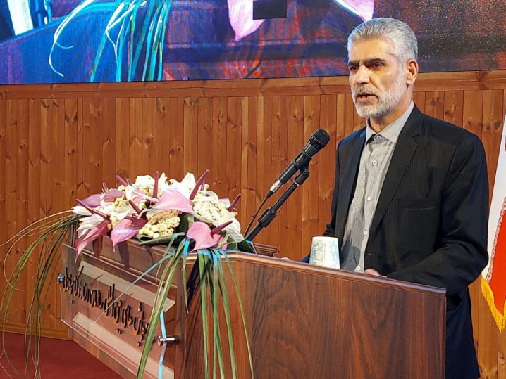 مقاومت برخی پتروشیمیها به دلیل سود حاصل از عدم ثبات نرخ ارز، در مقابل توقف صادرات مواد خام